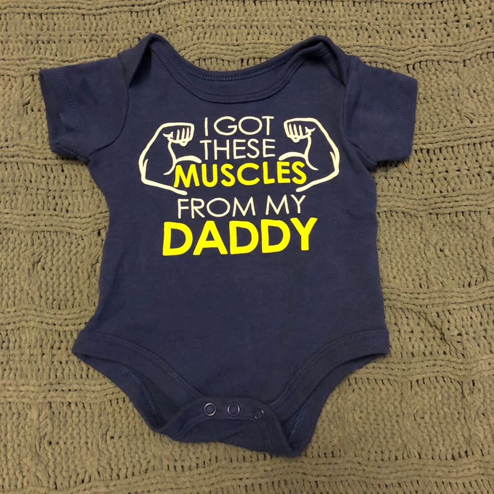 Five shortsleeved onesies